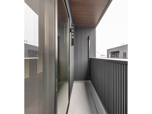 愛知県岩倉市の新築賃貸ガレージハウス「HC-G Iwakura」B棟バルコニー