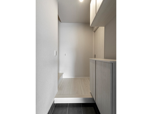 愛知県岩倉市の新築賃貸ガレージハウス/ビルトインガレージ付きメゾネット賃貸アパート「HC-G Iwakura」C棟玄関ホール