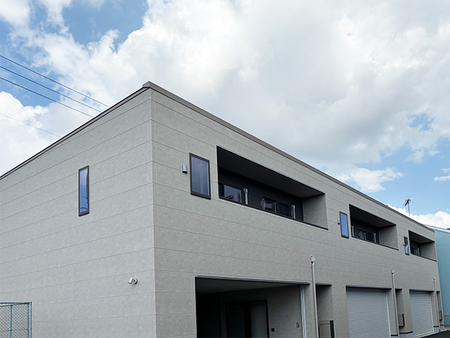 愛知県あま市の新築賃貸ガレージハウス/ビルトインガレージ付きメゾネット賃貸アパート「G+COLOR木田」A棟外観デザイン