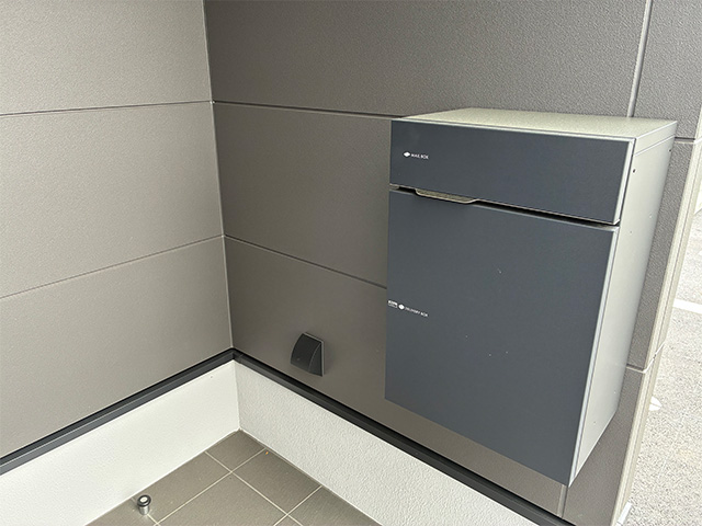 愛知県あま市の新築賃貸ガレージハウス/ビルトインガレージ付きメゾネット賃貸アパート「G+COLOR木田」B棟宅配ボックス