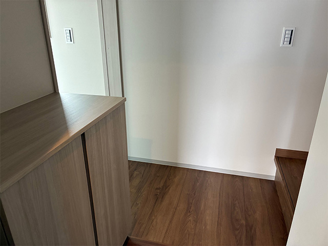 愛知県あま市の新築賃貸ガレージハウス/ビルトインガレージ付きメゾネット賃貸アパート「G+COLOR木田」B棟玄関ホール